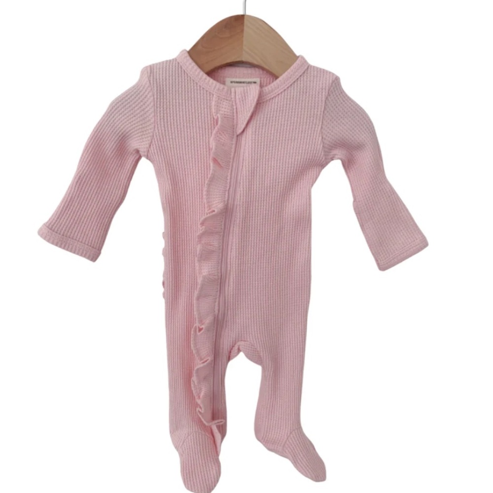 SPEARMINT LOVE Organic Waffle Ruffle Zip Footie, Blush